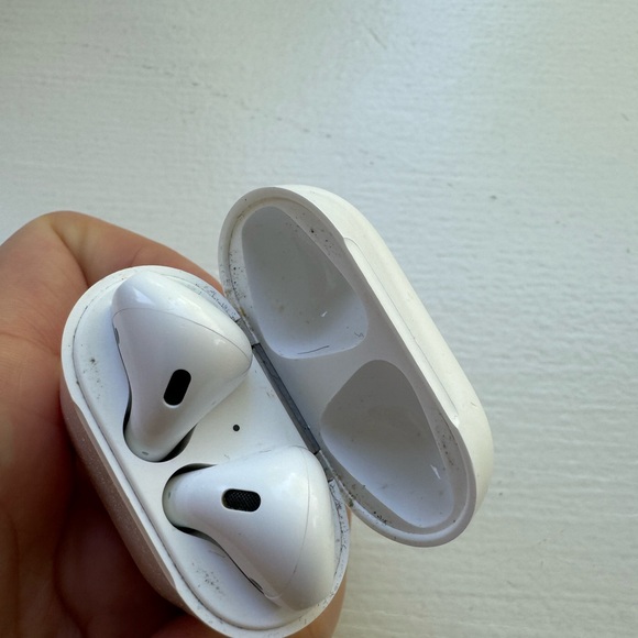 Apple AirPods - Picture 5 of 7
